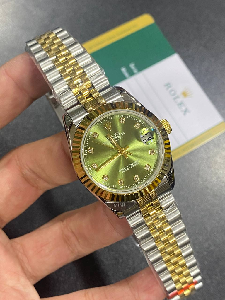 Rolex Datejust wristwatch featuring-104